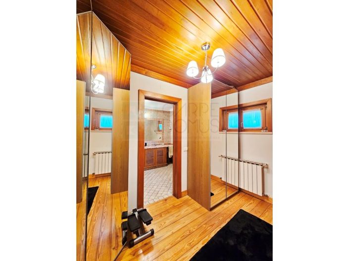 Image No.27-4 Bed House for sale