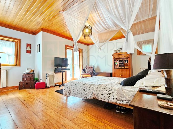 Image No.6-4 Bed House for sale