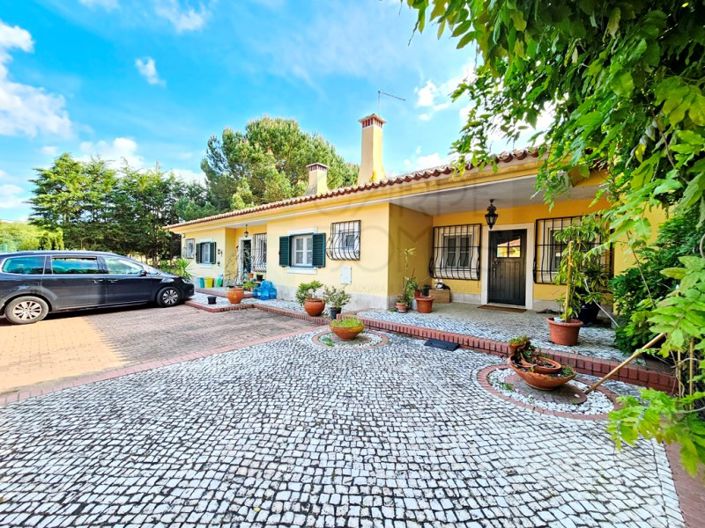 Image No.12-4 Bed Farmhouse for sale