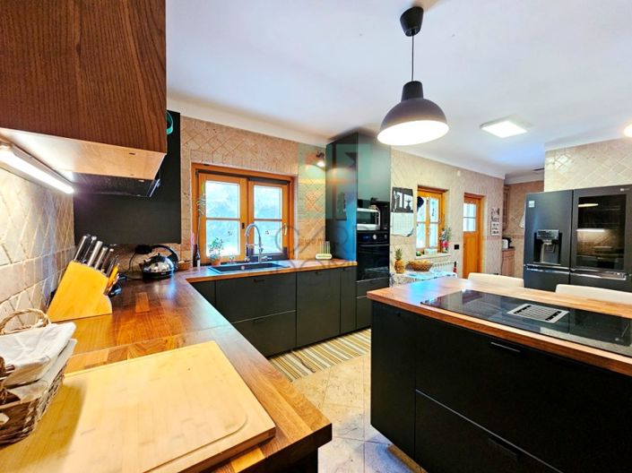 Image No.19-4 Bed Farmhouse for sale