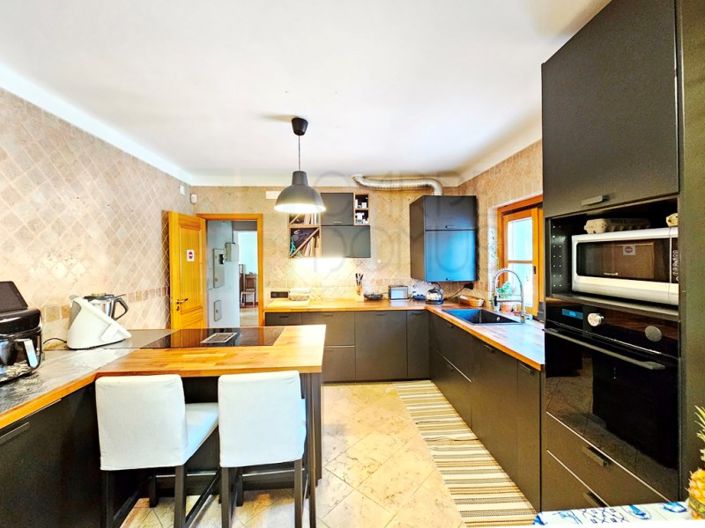 Image No.22-4 Bed Farmhouse for sale