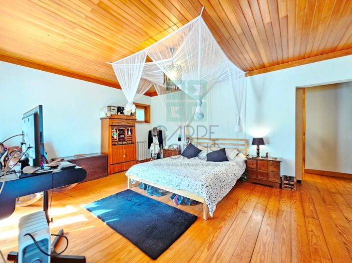 Image No.25-4 Bed Farmhouse for sale