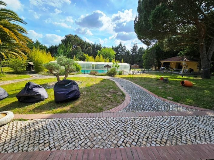 Image No.45-4 Bed Farmhouse for sale