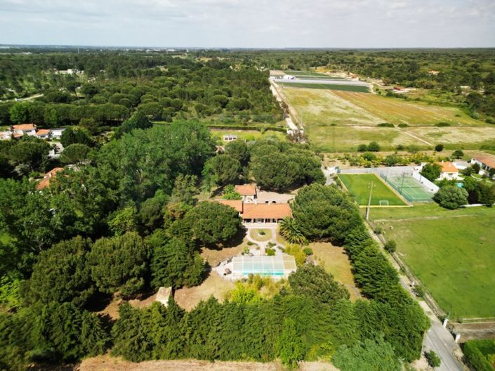 Image No.57-4 Bed Farmhouse for sale