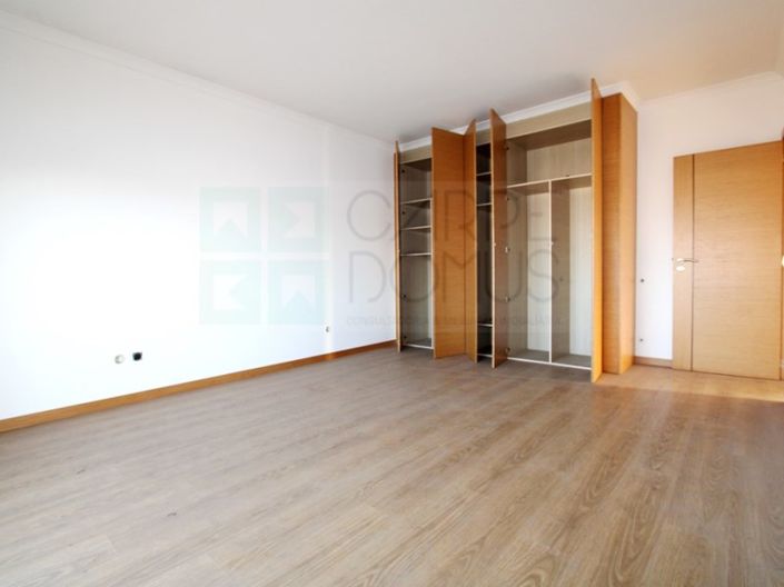 Image No.26-4 Bed House for sale