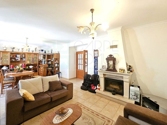 Image No.12-4 Bed House for sale