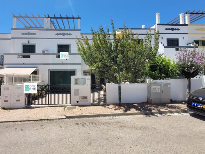 Image No.1-4 Bed House for sale