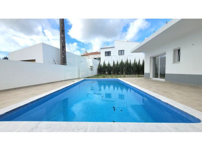 Image No.6-4 Bed House for sale