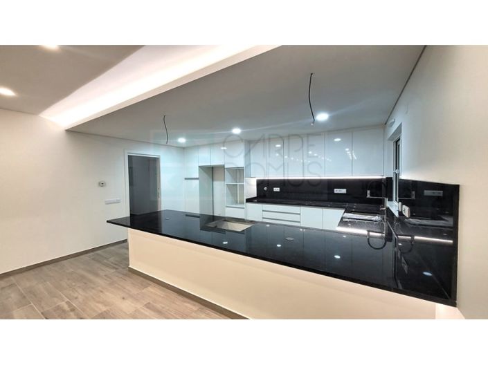 Image No.14-4 Bed House for sale