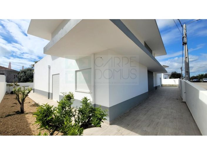 Image No.18-4 Bed House for sale