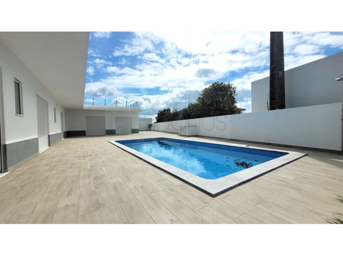 Image No.19-4 Bed House for sale