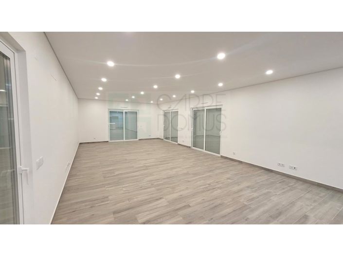 Image No.23-4 Bed House for sale