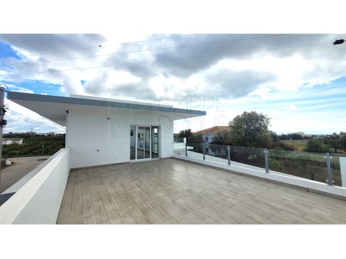 Image No.24-4 Bed House for sale