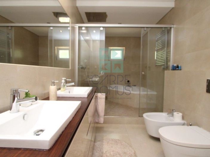 Image No.18-4 Bed House for sale