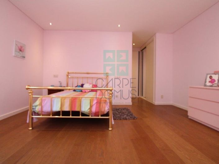 Image No.25-4 Bed House for sale