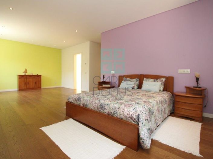 Image No.28-4 Bed House for sale