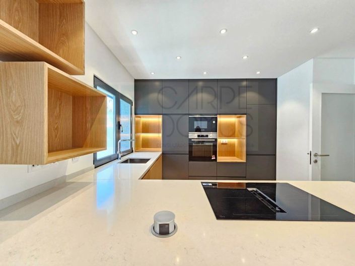 Image No.1-3 Bed House for sale