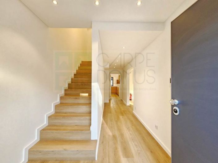 Image No.11-3 Bed House for sale