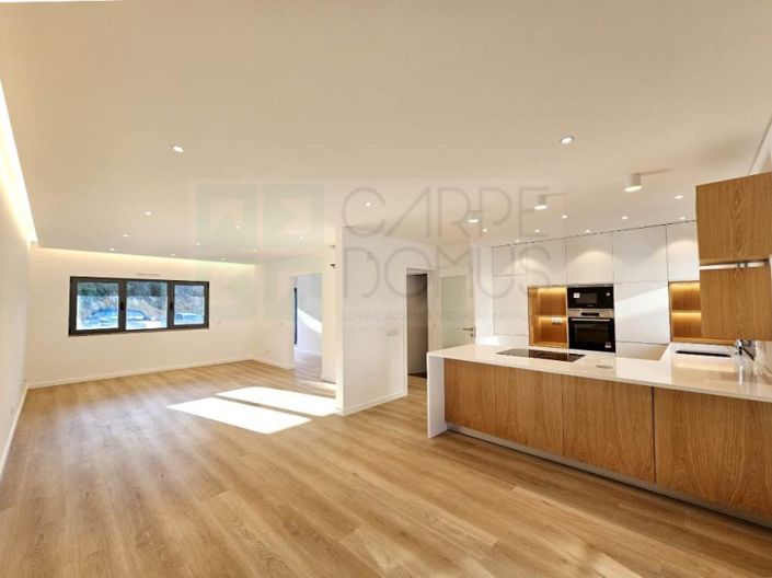 Image No.18-3 Bed House for sale