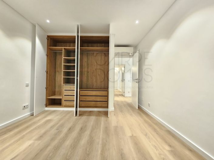 Image No.25-3 Bed House for sale