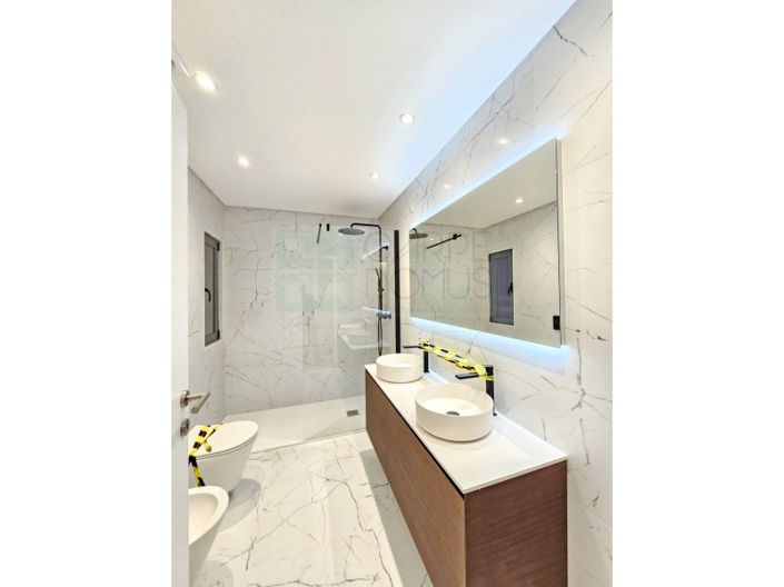 Image No.42-3 Bed House for sale