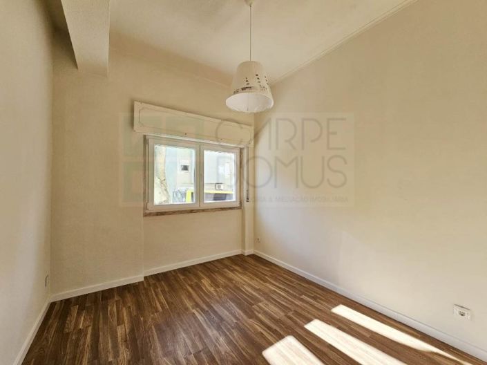 Image No.16-10 Bed Apartment for sale