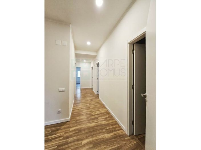 Image No.17-10 Bed Apartment for sale