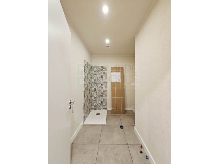 Image No.19-10 Bed Apartment for sale