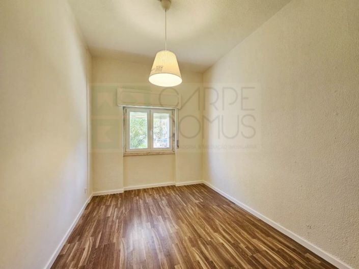 Image No.21-10 Bed Apartment for sale