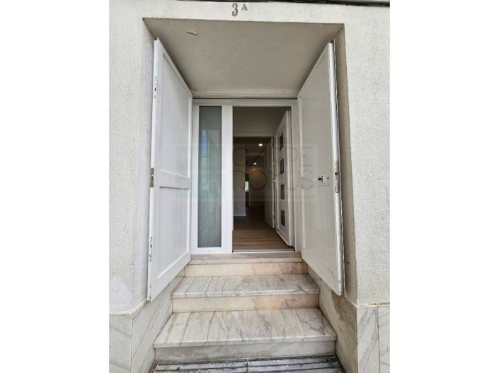 Image No.40-10 Bed Apartment for sale