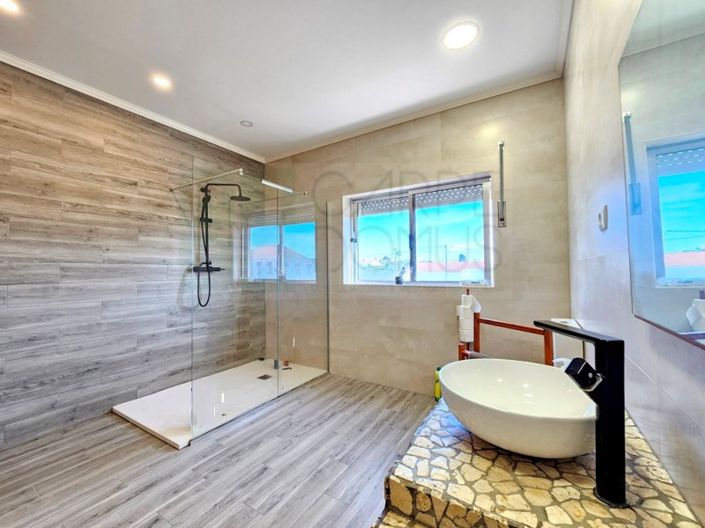 Image No.17-4 Bed House for sale