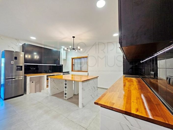 Image No.2-4 Bed House for sale