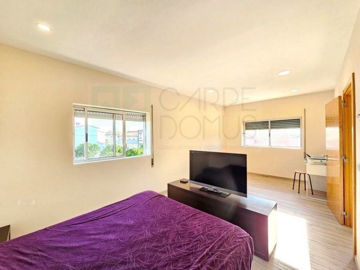 Image No.26-4 Bed House for sale