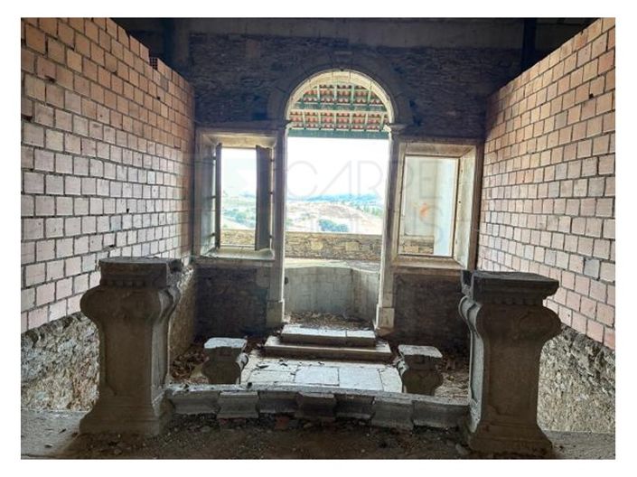 Image No.5-40 Bed Farmhouse for sale