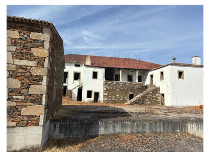 Image No.9-40 Bed Farmhouse for sale