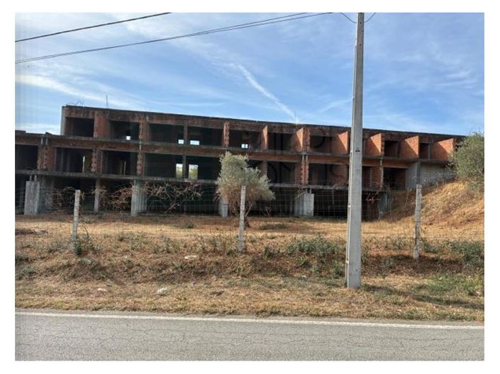 Image No.11-40 Bed Property for sale