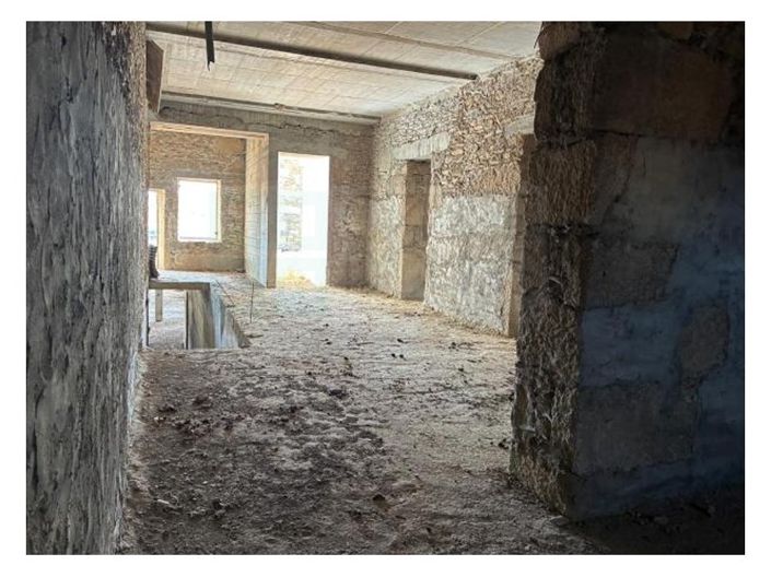 Image No.13-40 Bed Property for sale