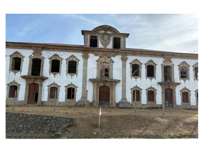 Image No.15-40 Bed Property for sale