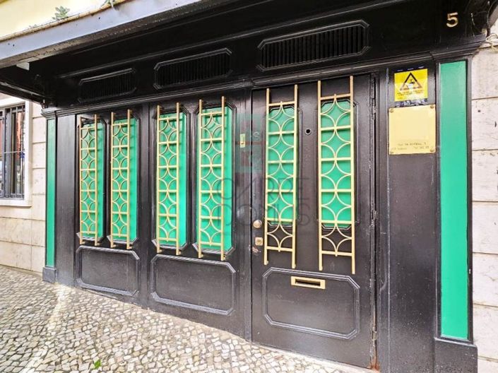 Image No.40-Bar for sale