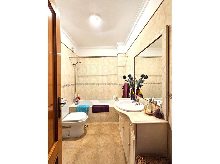 Image No.19-4 Bed House for sale