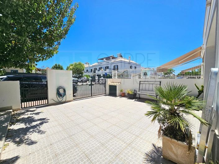 Image No.25-4 Bed House for sale