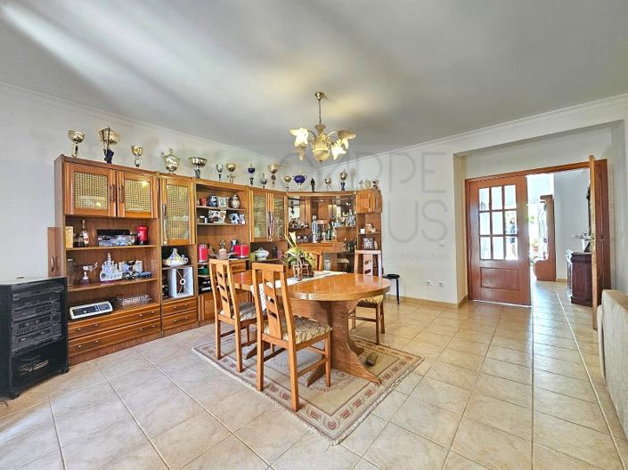 Image No.6-4 Bed House for sale