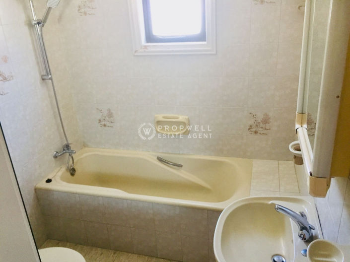 Image No.8-3 Bed House for sale