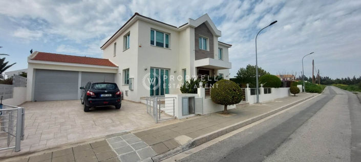 Image No.27-4 Bed House for sale