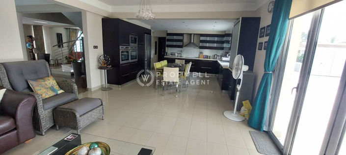 Image No.8-4 Bed House for sale