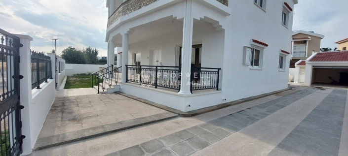 Image No.2-5 Bed Villa for sale