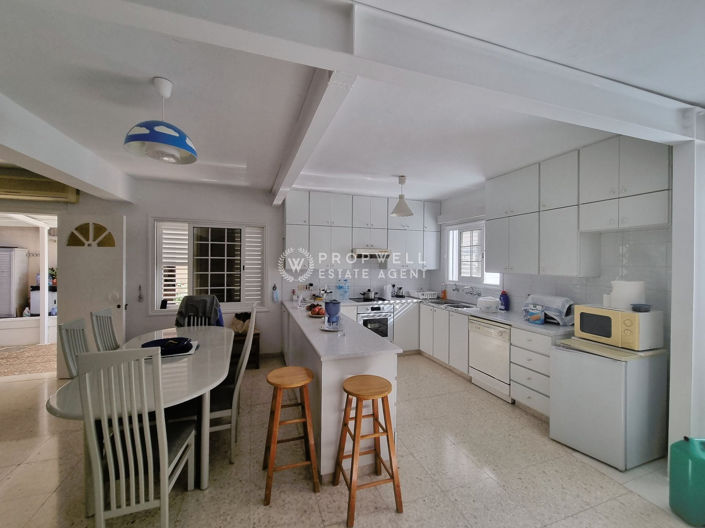 Image No.12-4 Bed House for sale