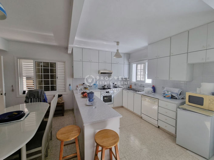 Image No.13-4 Bed House for sale