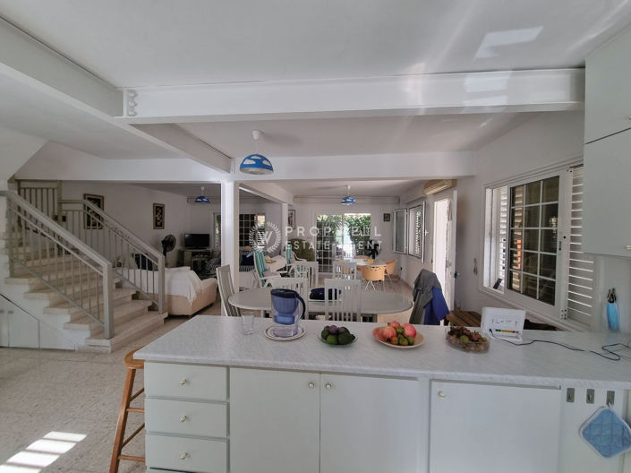 Image No.15-4 Bed House for sale