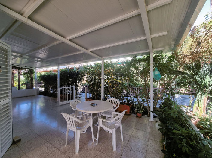 Image No.8-4 Bed House for sale